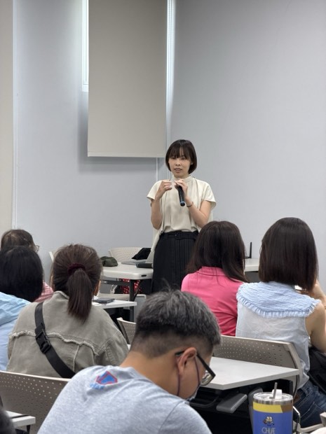 學員用筆電動手操作 AI 工具