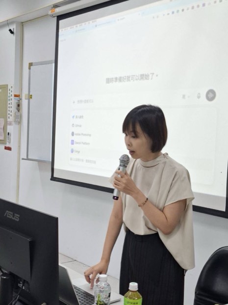 AI 應用講師陳沛孺台上授課